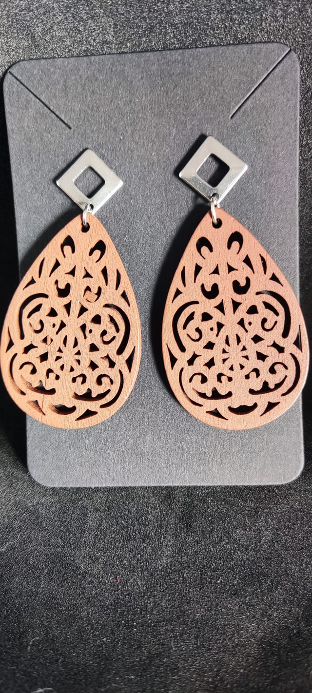 Boucles d’oreilles en bois – Motif ajouré