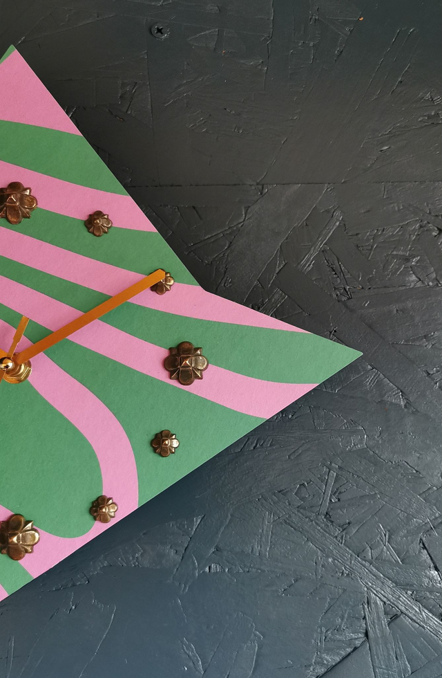 Horloge vintage pendule murale silencieuse années 70 "Rose vert"