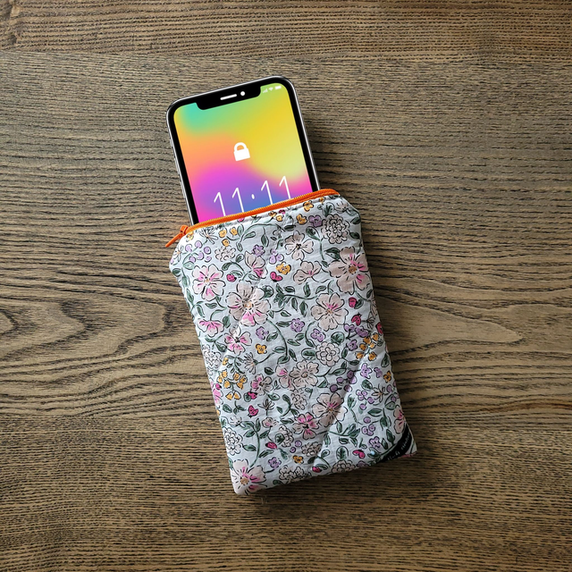 Pochette zippée téléponne fleurs