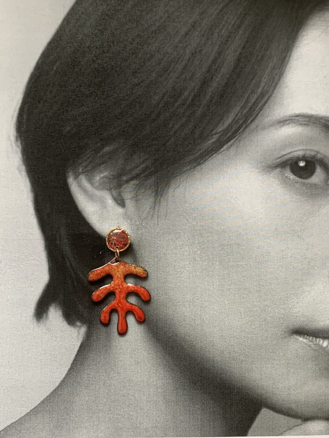 Pièces uniques : boucles d'oreilles en émail et fleurs séchées