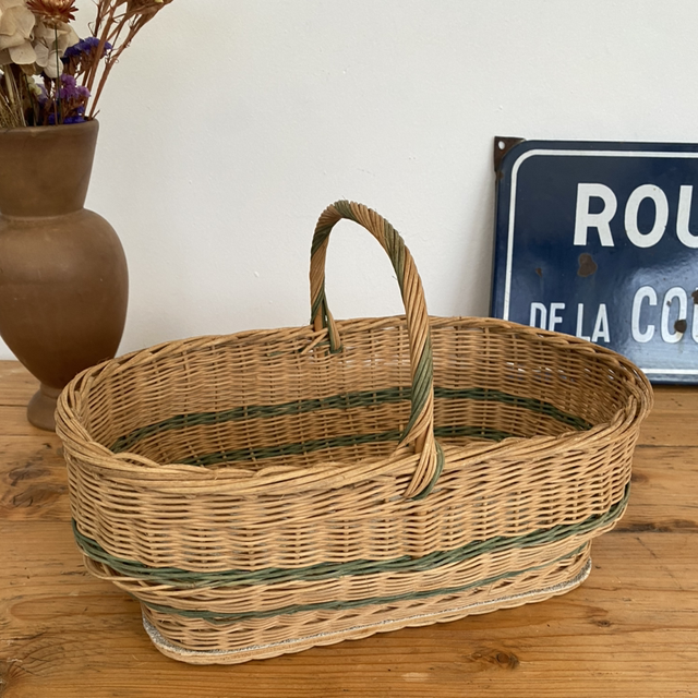 Panier ovale en osier liseré vert