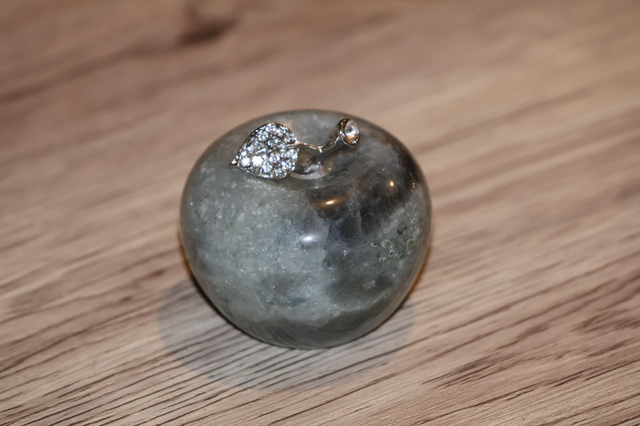 Pomme en pierre naturelle LABRADORITE  - 45mm