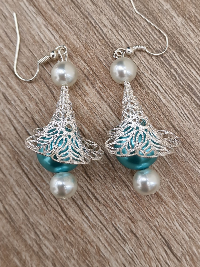 Boucles D'oreilles Poupée Fleurs Argentées Perles Bleu Blanc