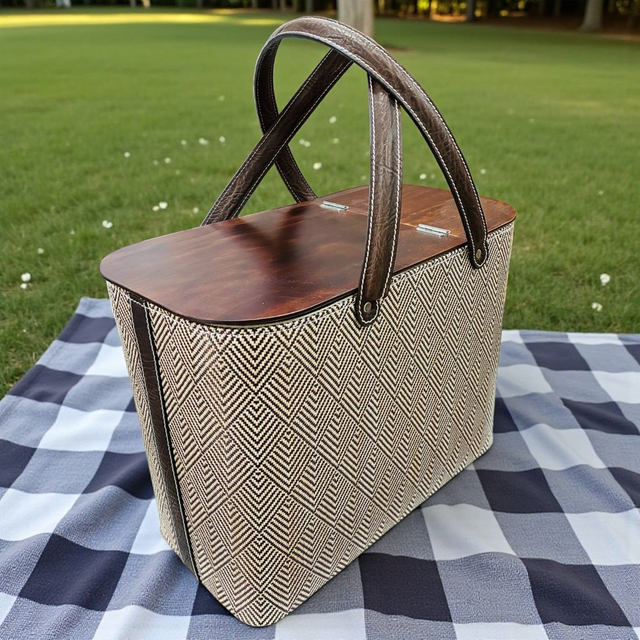 Cesta de Picnic Inglés Tapizada en Tejido Italiano – Tapa de Madera (43 cm)