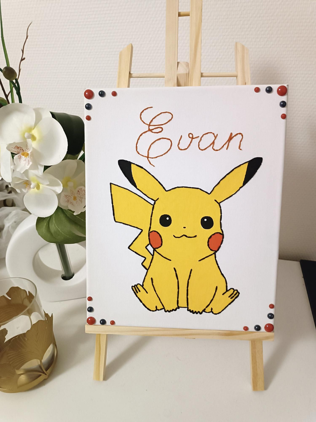 Toile brodée Pika avec prenom