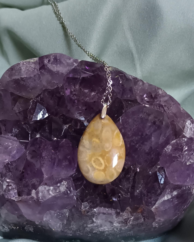 Pendentif en jaspe chrysanthème