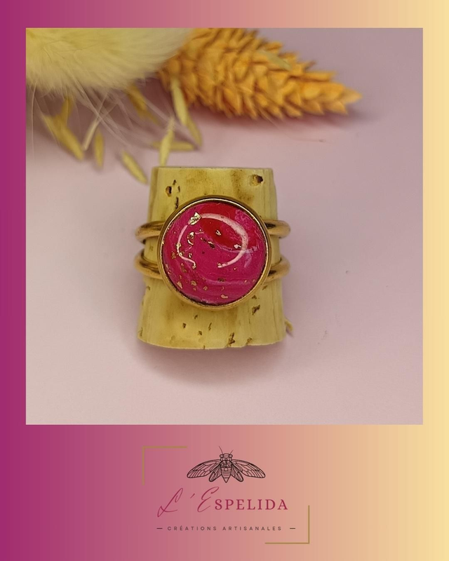 Bague dorée, moyen cabochon rose 