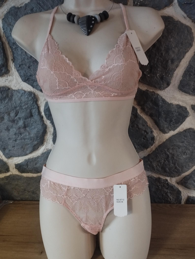 Ensemble triangle sans armatures ni rembourrage rose pâle dos papillon