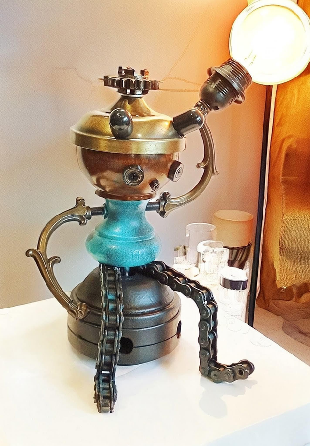 Porteur de Lumière, Lampe d'ambiance déco à poser esprit personnage Steam/Goth issue de recyclage, Artisanat Français