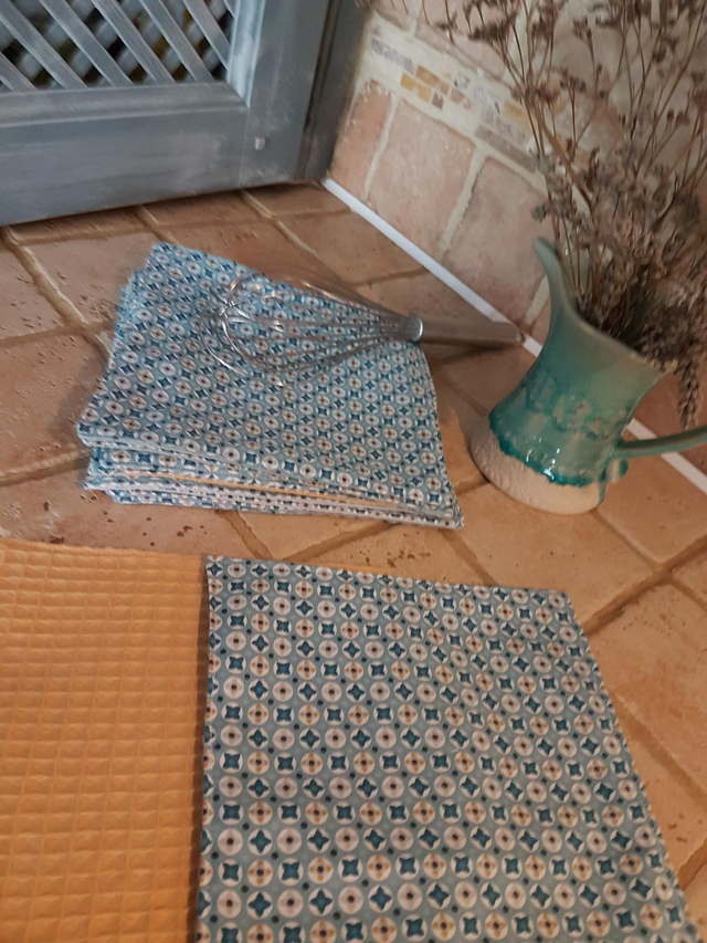 1 essuie-tout / serviette de table JAUNE géométrique et florale