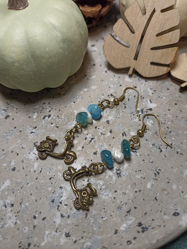 Boucles d'oreilles apatite bleue & howlite 