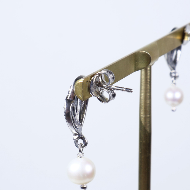 Pair of Elegant Sterling Silver 925 Art Deco Style Cream Coloured Fresh Water Pearl Marcasite Gemstone Ribbon Design Drop Dangle Earrings