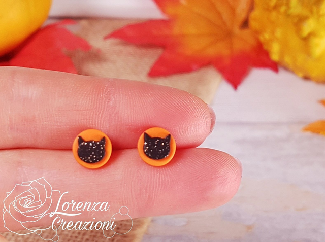 Orecchini a lobo gatto nero e fondo arancione