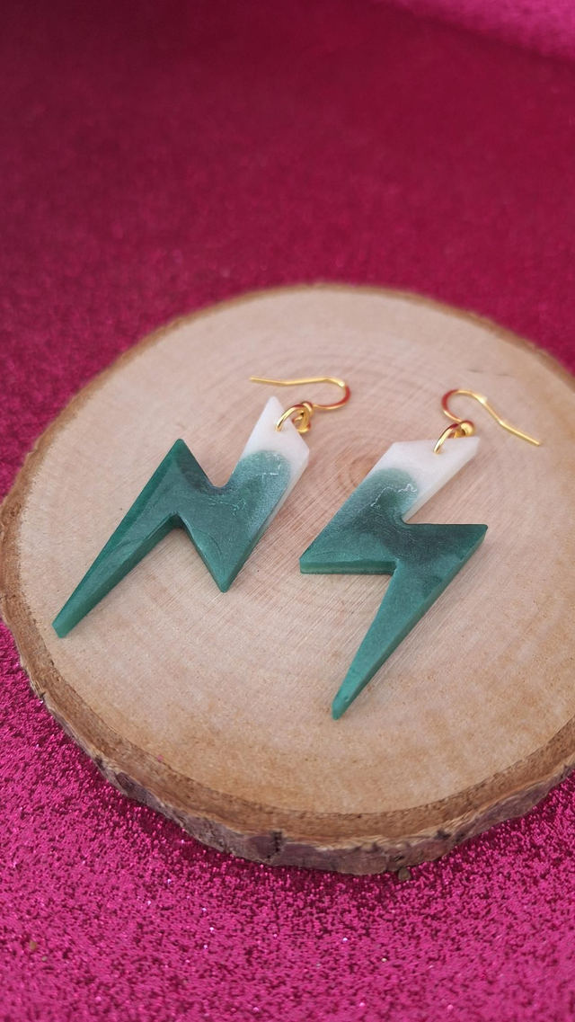 Boucles d&#039;oreilles doré éclairs vertes et blanches