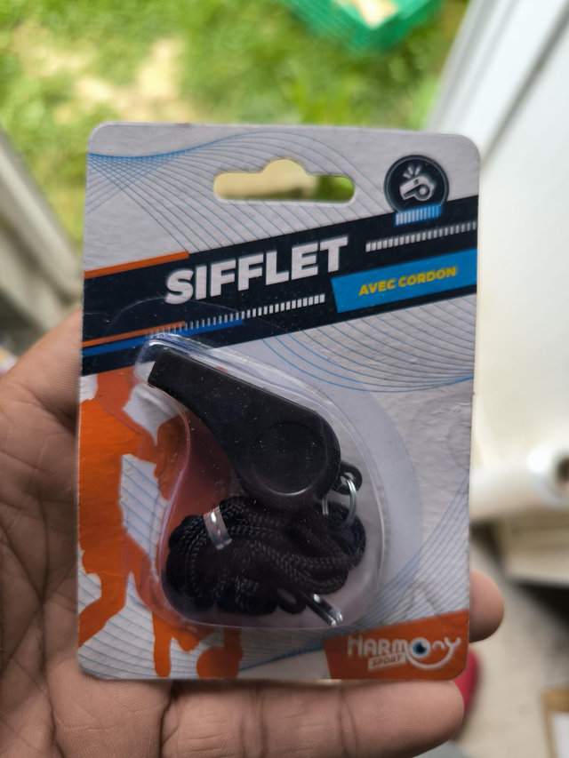 SIFFLET AVEC CORDON