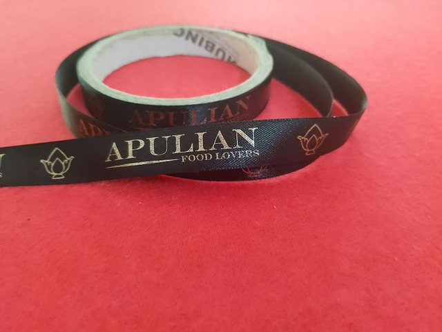 Nastro doppio raso nero da mm. 15 stampa ad un colore oro