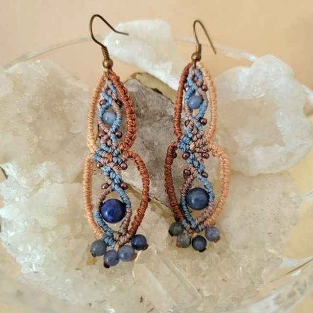 Kit Boucles d’oreilles Ylis Sodalite (micro-macramé fils marron, beige, bleu)