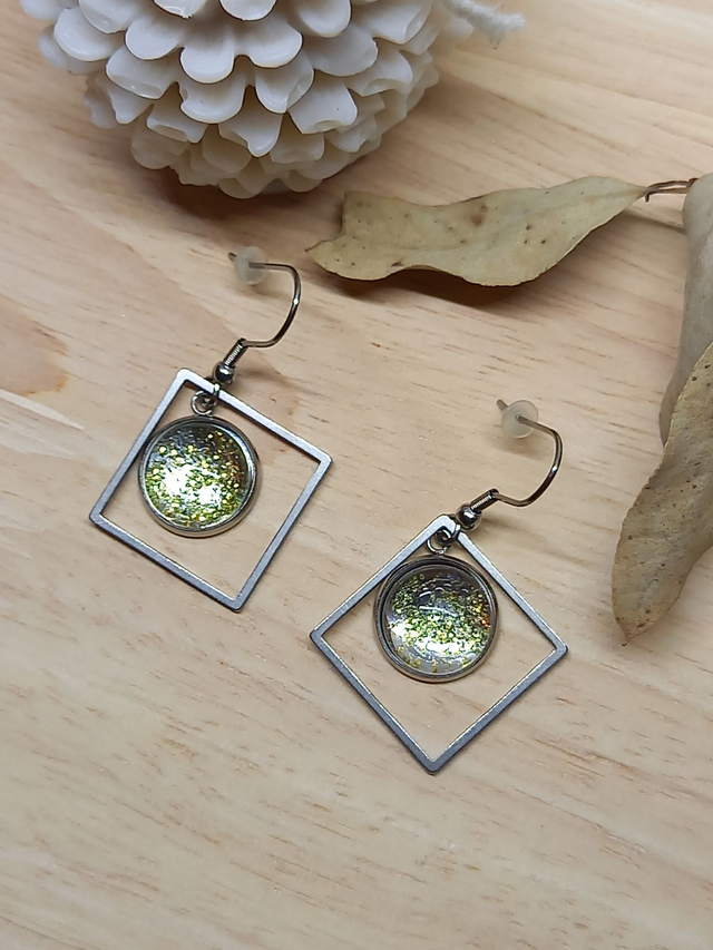 Boucles d&#039;oreilles Cabochon &quot;Paillettes&quot; -  jaune / argenté / carré