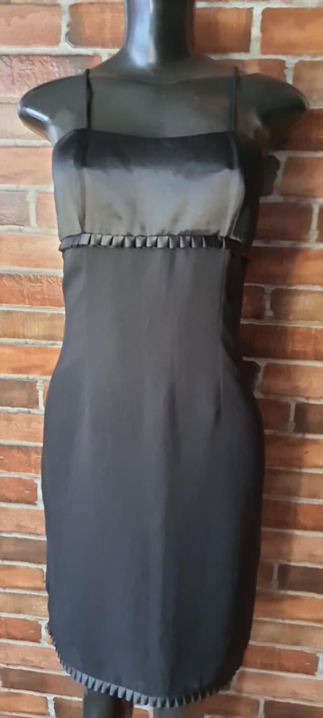 Vestido Preto, T/p, De Alça. OBS: Usado Super Conservado 