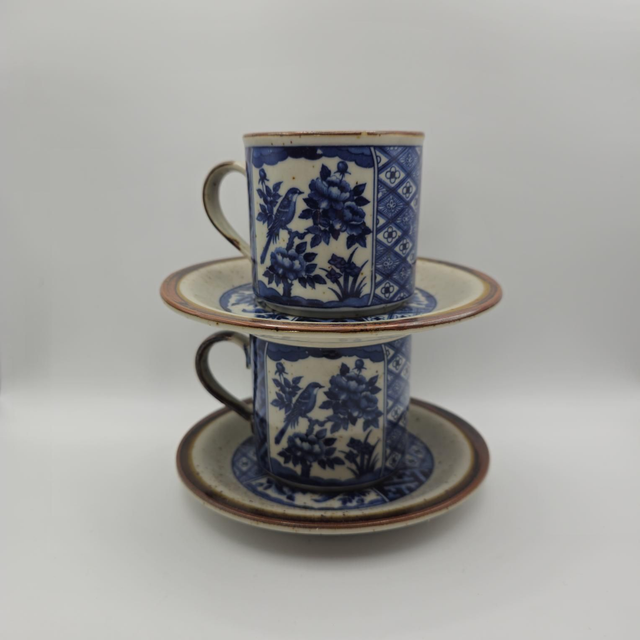 Duo tasses et sous-tasses en grès Japonais