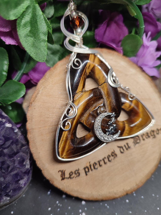 Talisman L’Œil des Trois Royaumes — oeil de tigre et triquetra