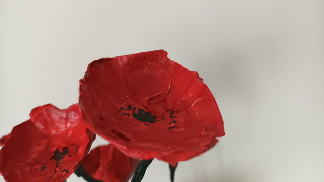 TASSE DE 5 COQUELICOTS , fait main, papier mâché, fleurs éternelle, à offrir ou pour sa décoration,
