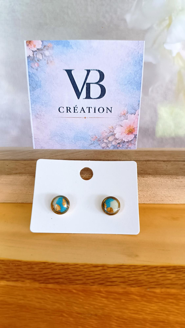 Puces d'oreilles bleues blanche et or 8mm