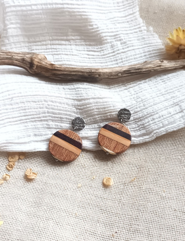 Boucles d&#039;oreilles ronde de bois