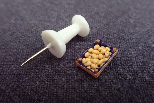 Potatoes in Crate (1/48th scale)