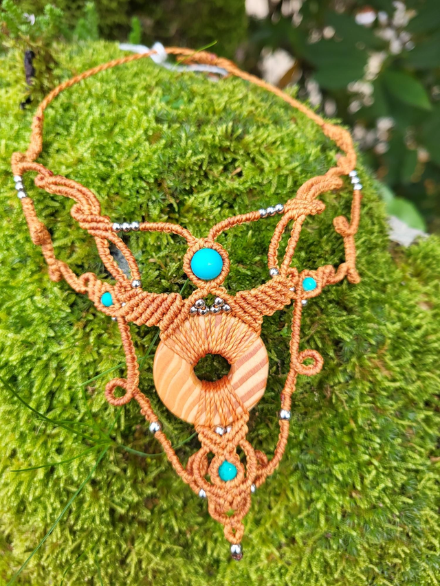 Pendentif macramé pin douglas