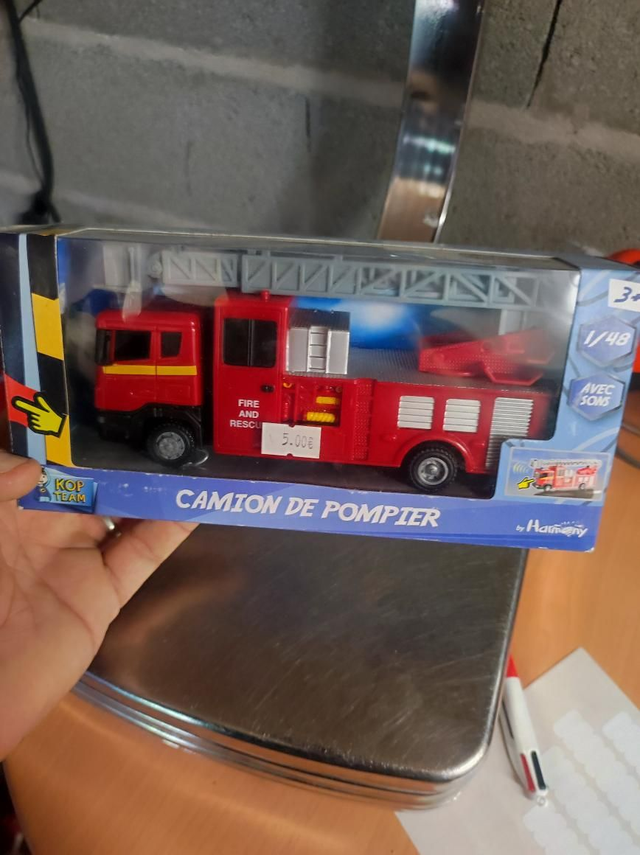 CAMION POMPIER SONORE 1/48