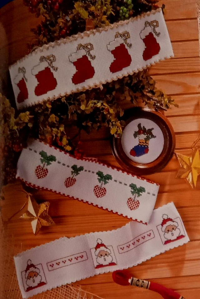 DMC:  Borduurboekje Kerst