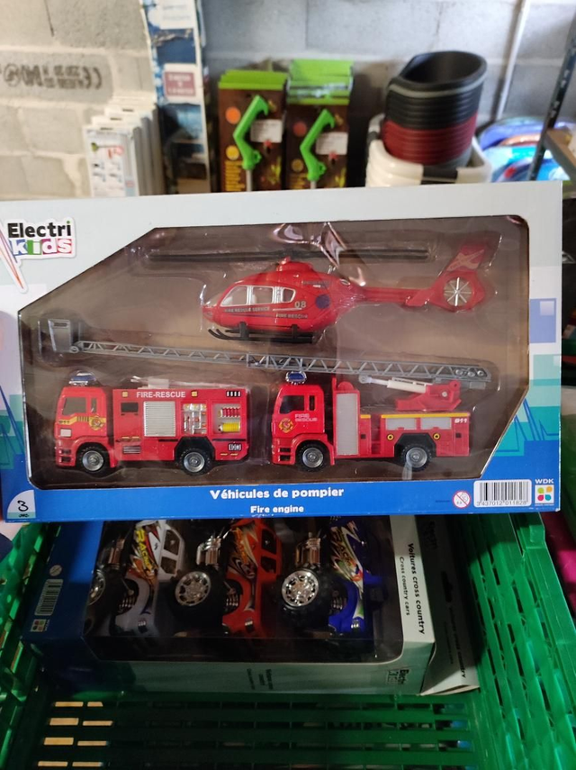 COFFRET 3 VÉHICULES POMPIERS