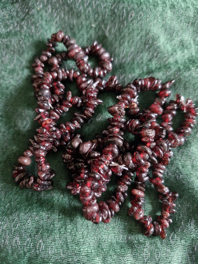 Garnet chip bracelet