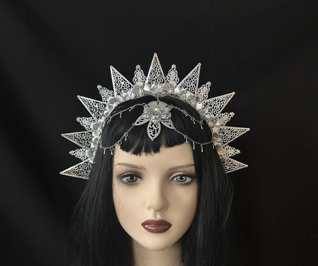 Faye crown