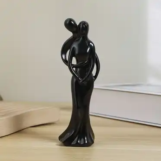 Liefdesomhelzing Koppel Figurine in Zwart