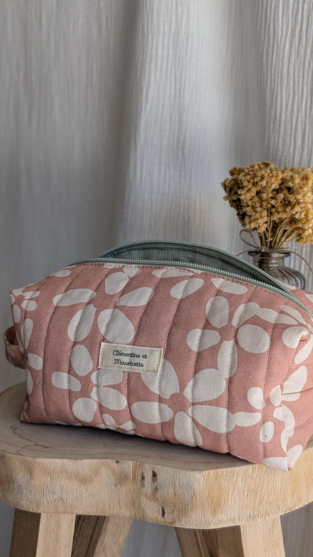 Trousse matelassée côté carré - Collection "Vanille-Fraise"