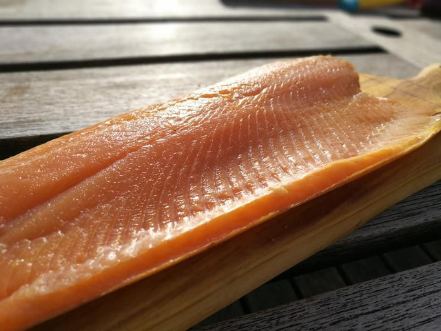 filet de truite fumée non tranché 350g