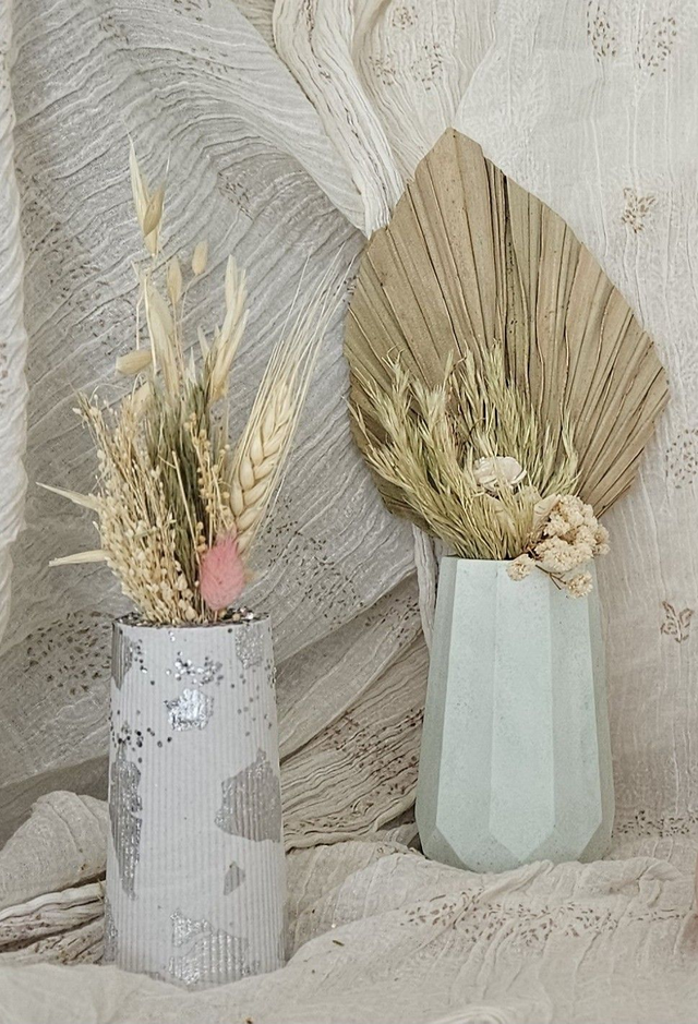 Vase avec fleurs sèches