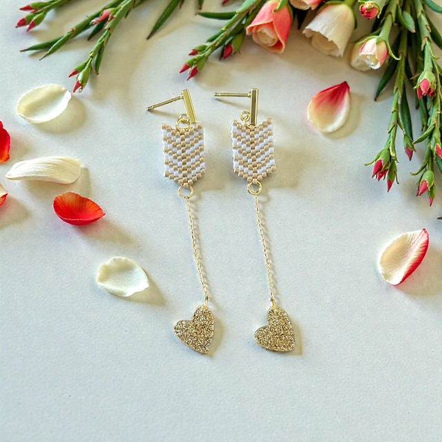 Boucles d'oreilles pendantes avec coeur doré