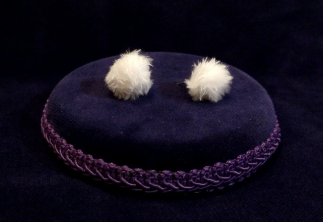 Clous d'oreilles "boules de neige"