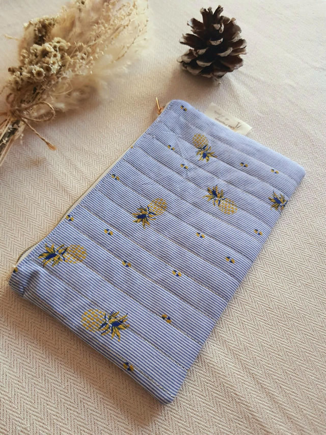 Trousse matelassée ananas