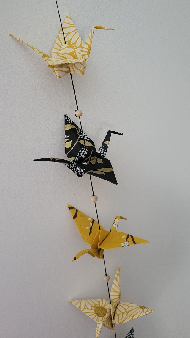Guirlande Origami Grues noires et jaunes