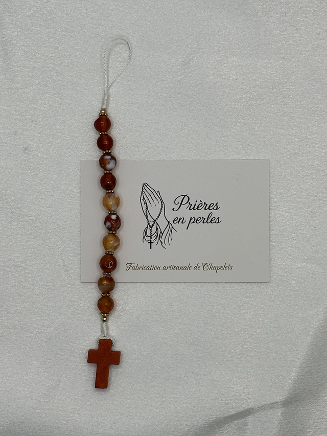 Accessoire de téléphone artisanal – Perles aux tons chaleureux & croix en bois