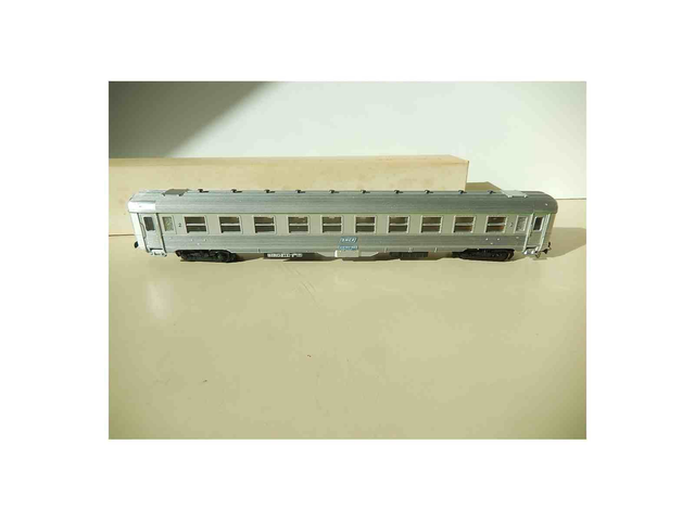 voiture inox Victor Weiss B10j Europolitrains 22002 H0