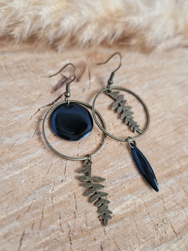 Boucles d'oreilles dépareillées "Fougères" - Modèle bronze et noir