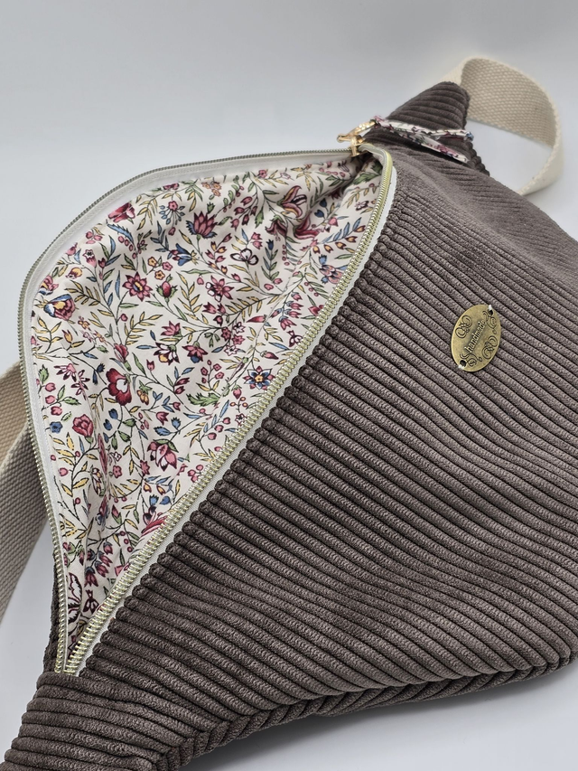 Grand sac banane en velours avec poche extérieure - taupe