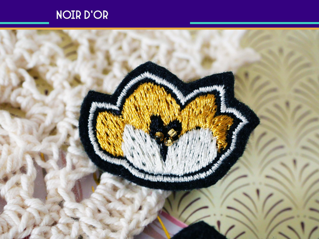 Clématite (Pins brodé main et machine)