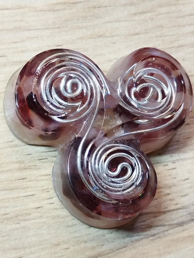 Orgonite triskel Amour 