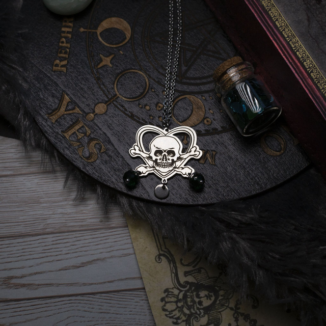 "skulover" ras-de-cou en acier 